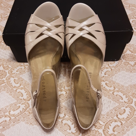 Apostrophe Shoes - NIB Womens Ivory MISCHA Dress Shoe / Covered Heeled Sandal  SIZE 6M